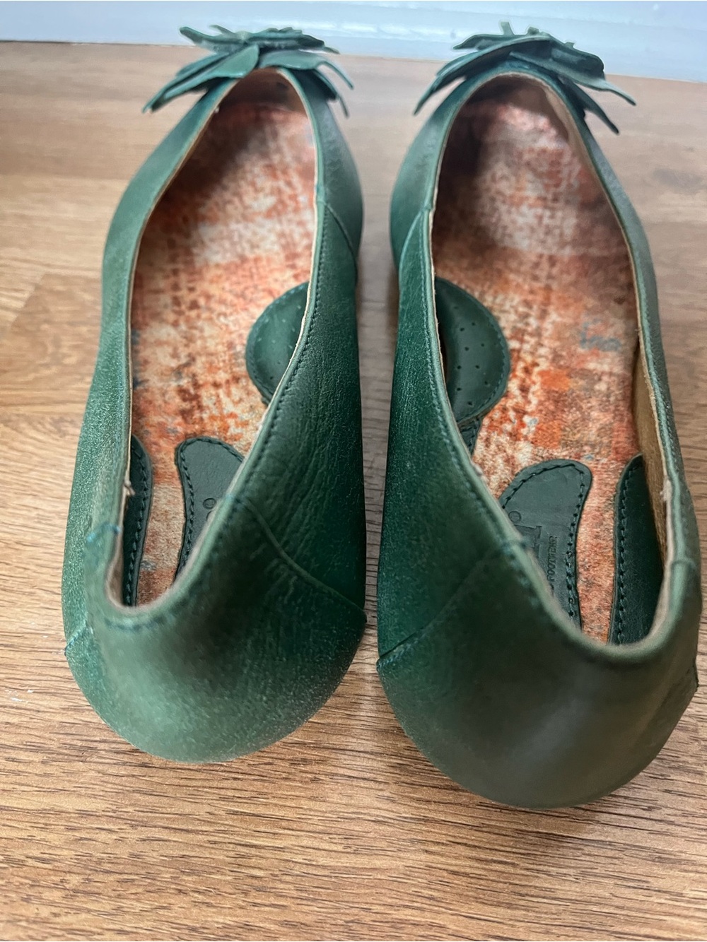 Born (Børn) Green Leather Flower-Toe Ballet Flats – Women's Size 9 - Picture 4 of 6
